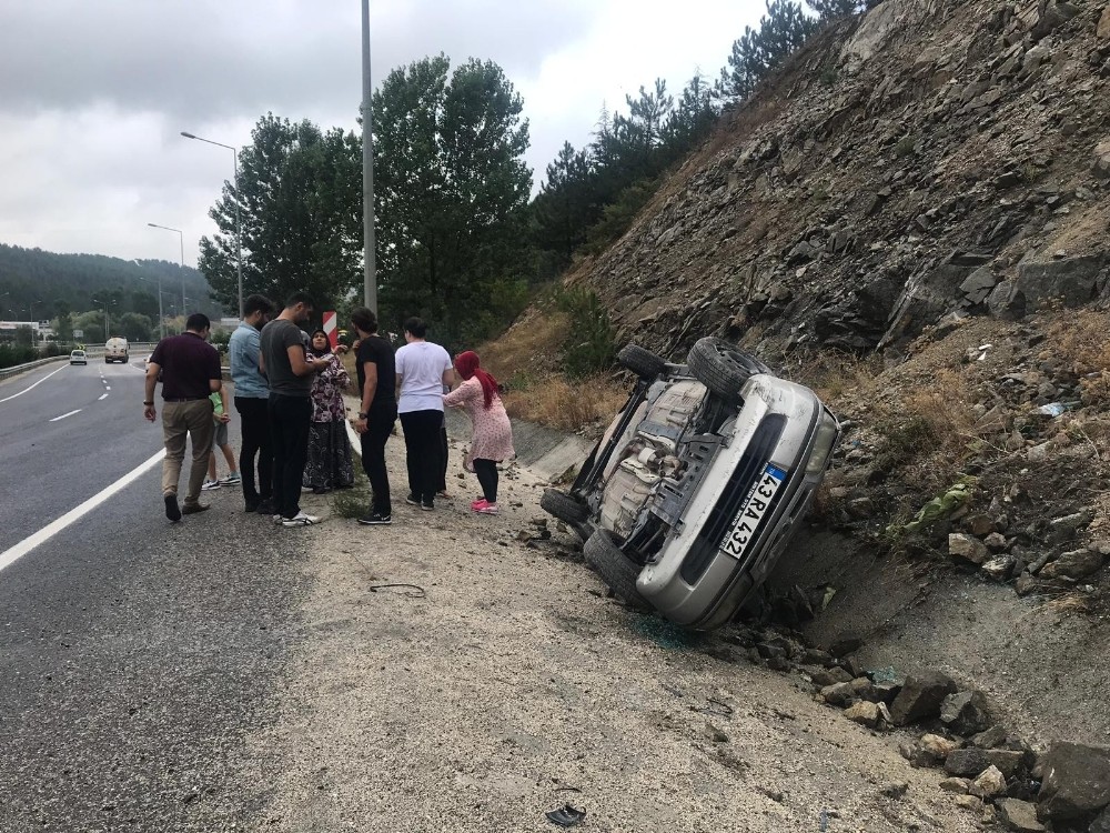 Bir anlık dikkatsizlik kazaya neden oldu 