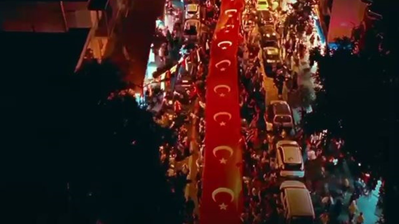 'Bir asrı aşan bağımsızlık ve birlik ruhuyla, geleceğe umutla yürüyoruz. Nice yüzyıllara'