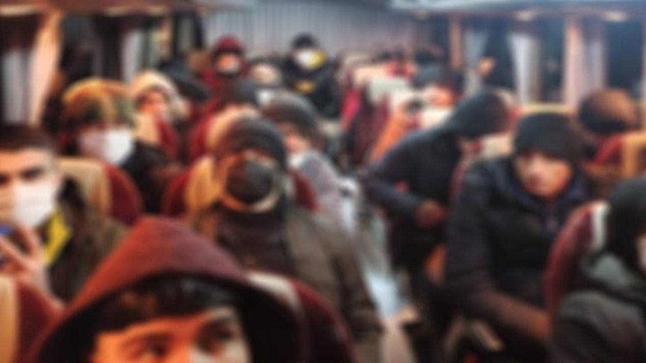 Bir ayda 2 bin 303 kaçak göçmen engellendi