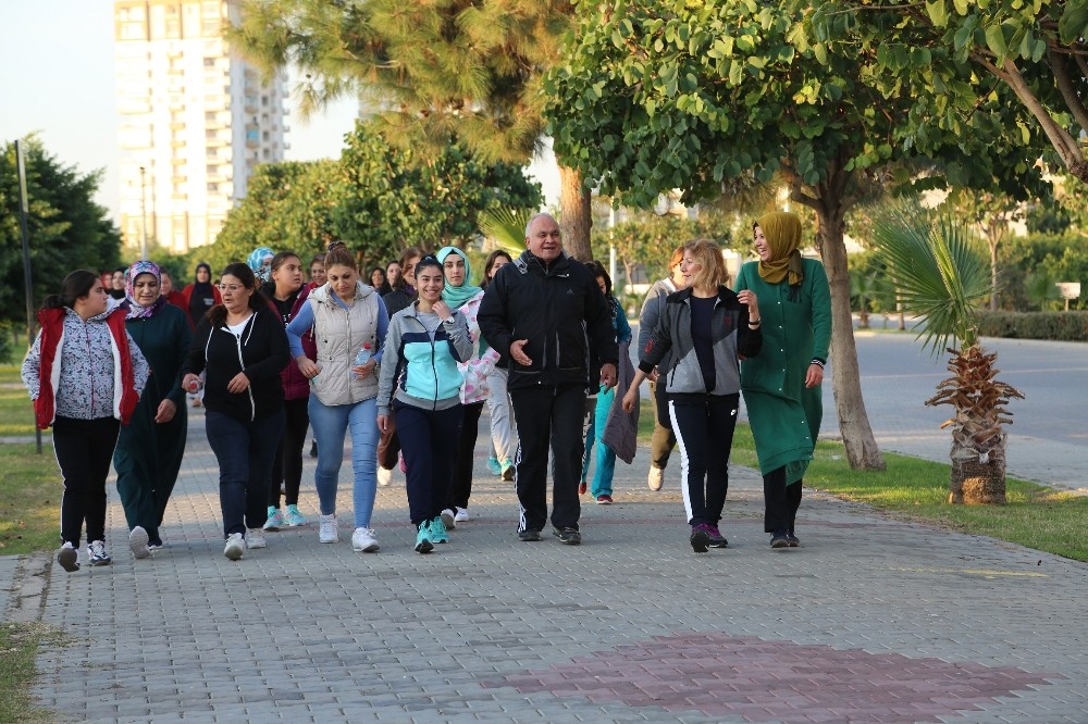 Bir ayda en çok kilo veren kadına spor ayakkabısı hediye 