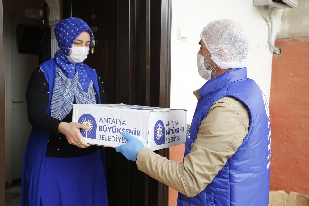 Bir aylık gıda yardımları evlere teslim ediliyor 
