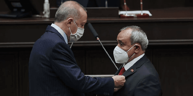 Bir belediye başkanı daha AK Parti'ye katıldı