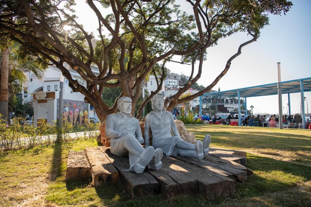 Bir bu eksikti… CHP’den yeni heykel hizmeti (!)