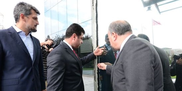 Bir cam taktırmadılar herkese gösteriyorlar!