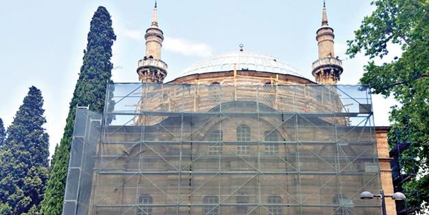 Bir cami iki yıl kapalı olur mu?