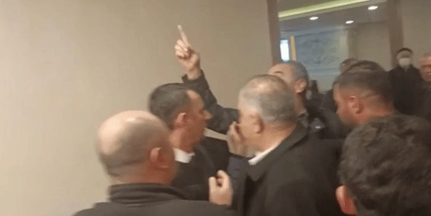 Bir CHP klasiği daha! Toplantı odasında ortalık karıştı 