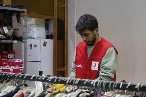 Bir çift mor eldivenin borcunu ödüyor! 24 yıllık vefa borcu için bunu yaptı