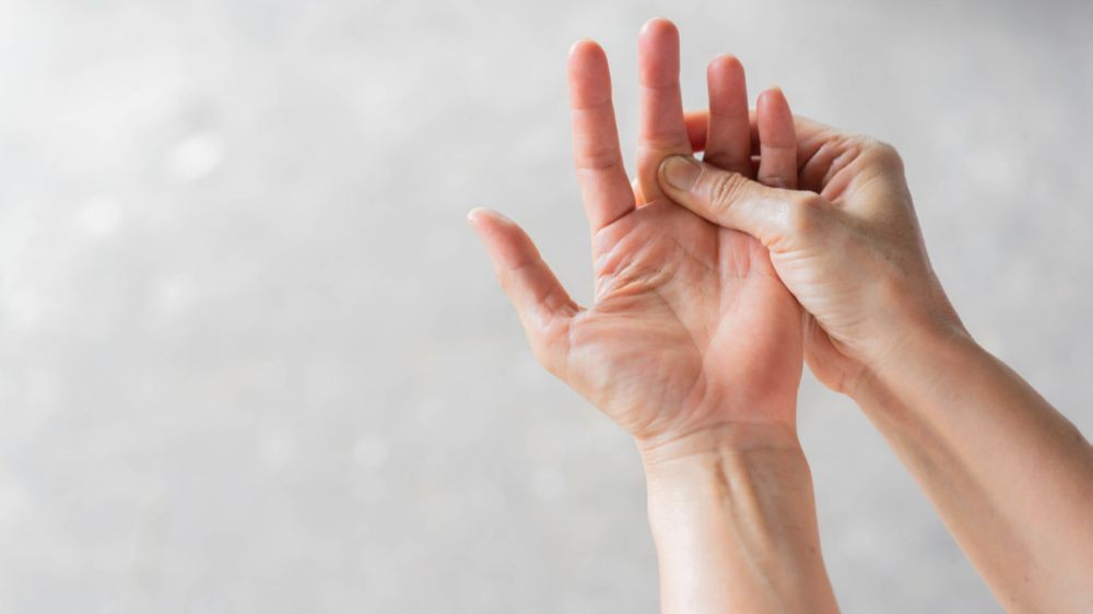 Bir çoğumuz yapıyoruz ama... Sürekli parmak çıtlatmak nelere yol açıyor?