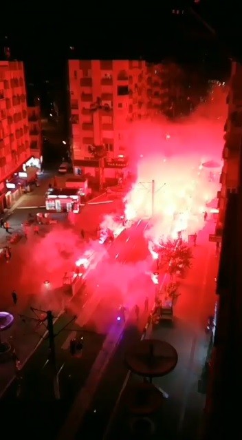 Bir DJ balkonuna kurduğu ses sistemiyle Antalya sokaklarını adeta inletti 