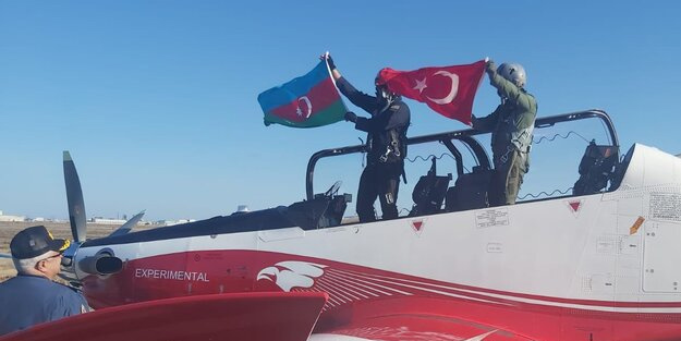 Bir dönem başladı: Türkiye-Azerbaycan savunma iş birliğinde dikkat çeken temas! AKINCI TİHA, Bayraktar TB2 SİHA