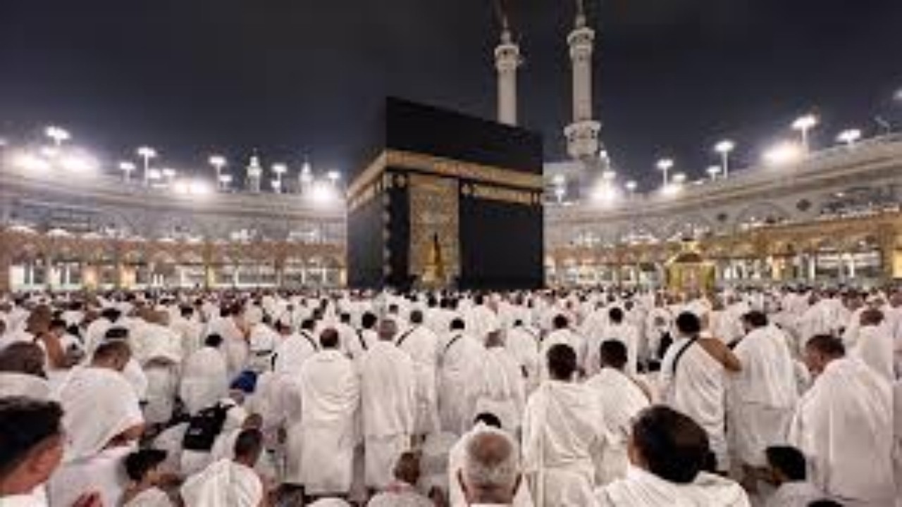 Bir dönem Türkiye’nin en popüler ismiydi! Ünlü siyasetçi, hacda böyle görüntülendi