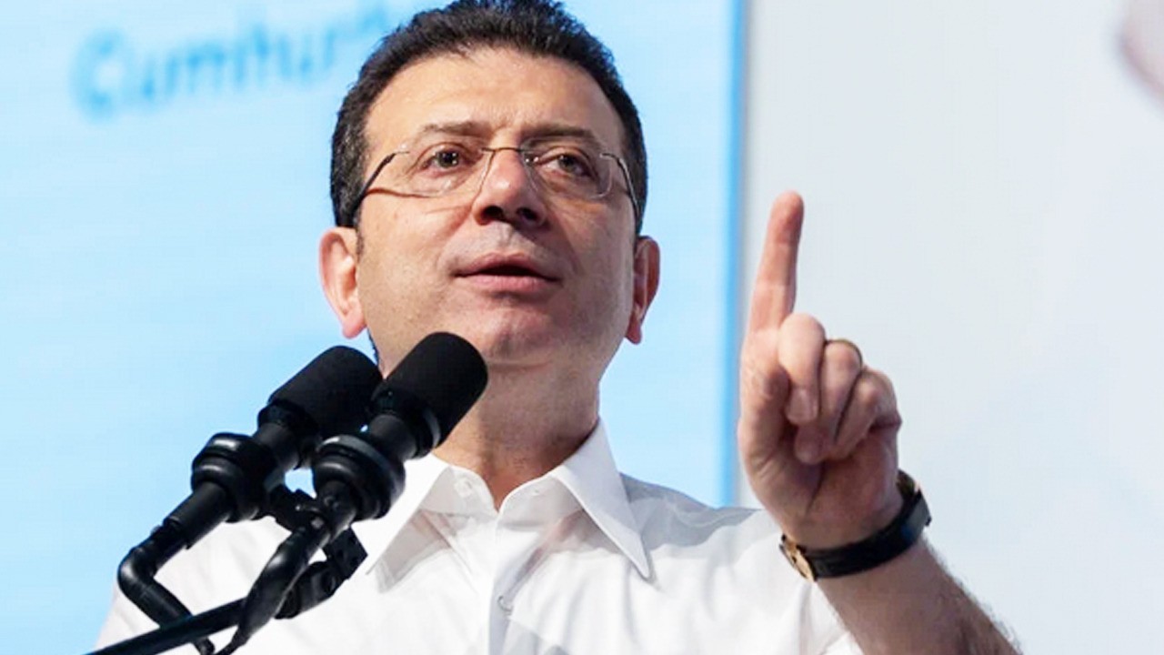 Bir elinde Kur'an bir elinde kadeh: Zekat paralarını da içkili kokteyllere mi karıştırdın Ekrem!