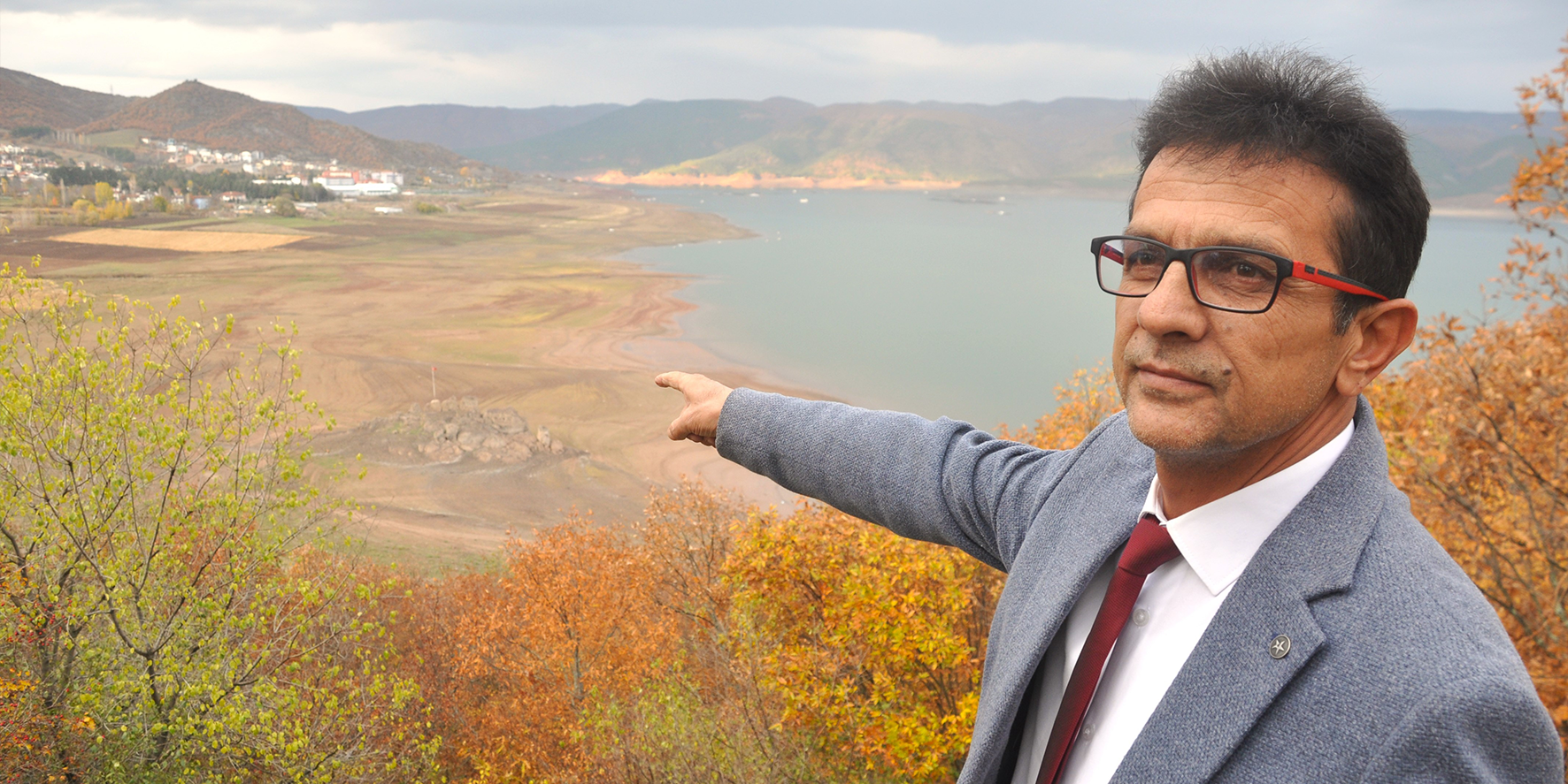 Bir endişelendiren görüntü daha! Eskiden tekneyle şimdi yürüyerek...