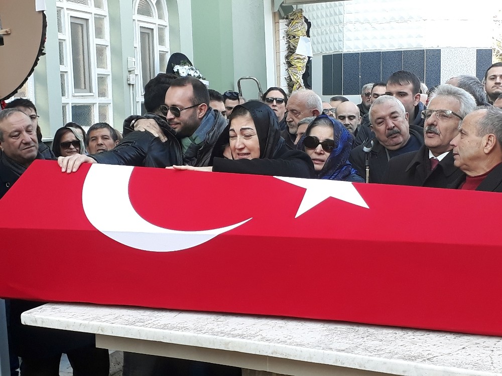 Bir eş için en acı an: Tabutuna sarılarak ağladı 