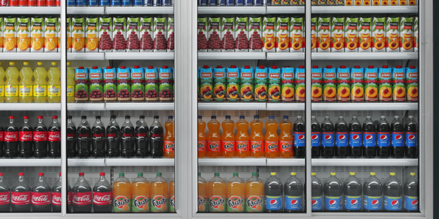 Bir firma daha yerli kola ve fanta üretti! Fiyatı, Coca Cola'nın market raflarından inmesine sebep olacak