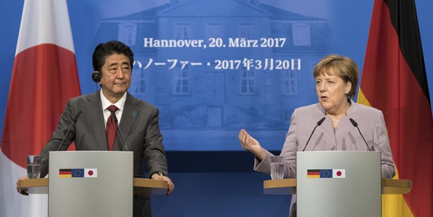 Bir fırsat doğdu! Merkel ve Abe ABD'ye 'one minute' diyebilirse...
