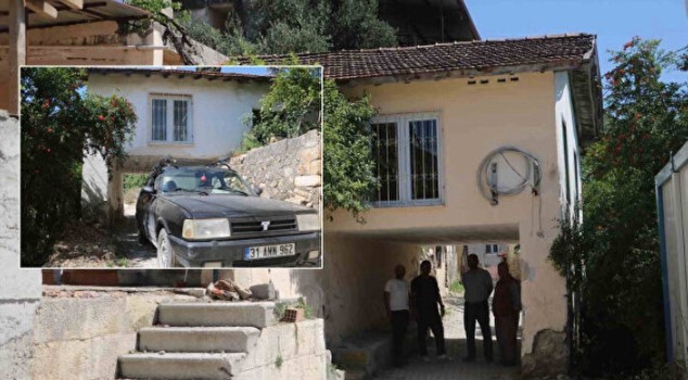 Bir garip görüntü! Caminin altından yol geçiyor!