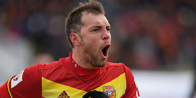 Bir garip olay: Cebinden para ödeyip eski takımına rakip oldu