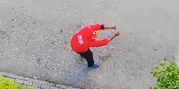 Bir garip olay! Elinde sigarayla sokağa çıkıp böyle bağırdı