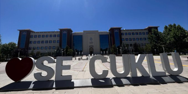 Bir garip olay! ‘L’yi̇ ki̇m çaldıysa geri̇ geti̇rsi̇n’