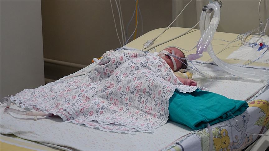 Bir günlük bebek hayata 100 dakikalık mola verdi