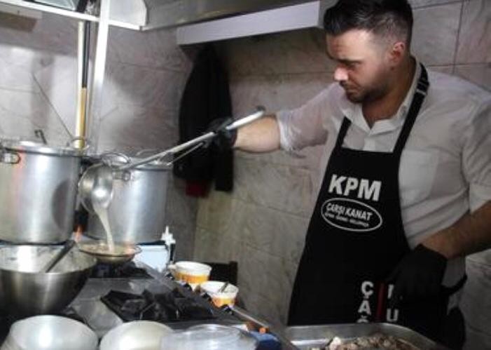 Bir günlük gelirini depremzedelere bağışladı 