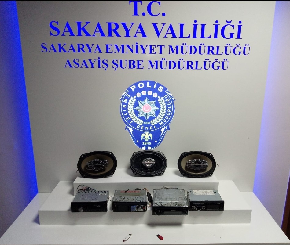 Bir haftada 6 ayrı otomobilden hırsızlık yapan 2 şahıs tutuklandı 