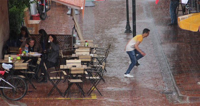 Bir haftada üçüncü kez dolu yağdı