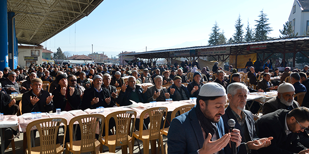 Bir il alarm veriyor! Binlerce kişi toplanıp yağmur duasına çıktı
