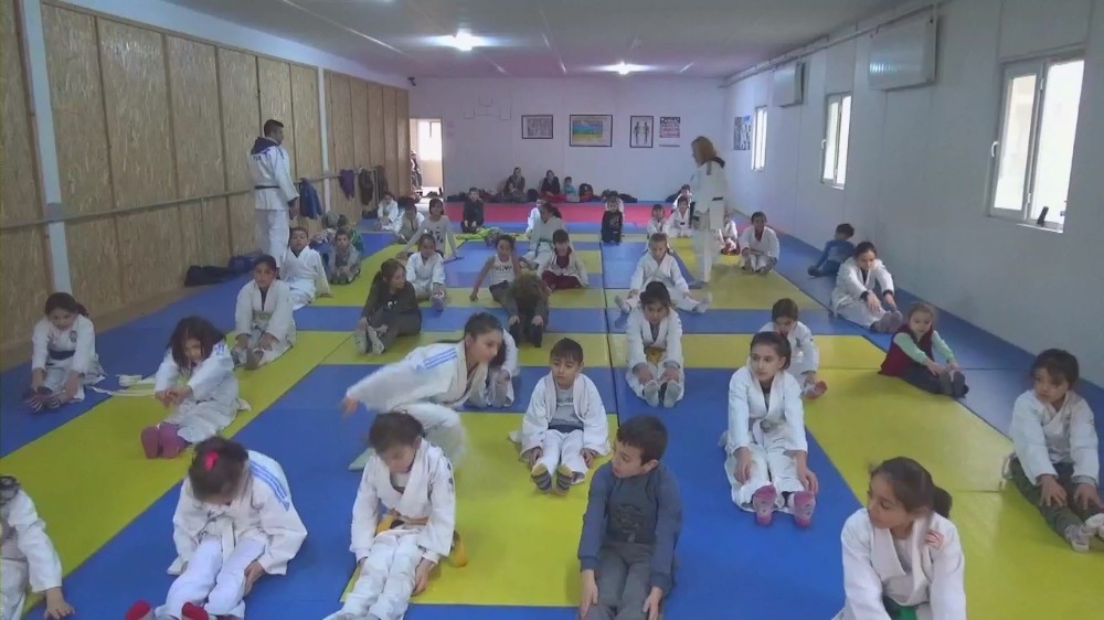 Bir ilçeye judoyu sevdirdiler 