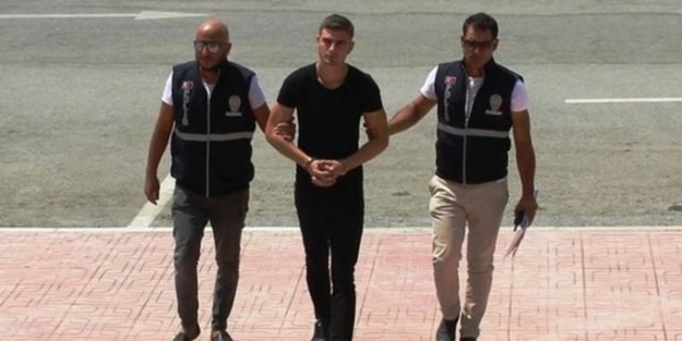 Bir ilçeyi ayağa kaldırdı! Evlere girip uyuyanları izledi