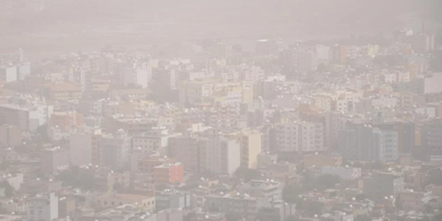 Bir ilçeyi heyecan sardı! Ekipler petrol emareleri üzerine bölgeye koştu, yerin altından fışkırması an meselesi