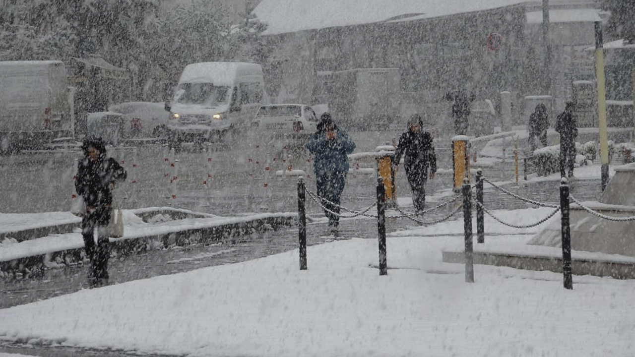 Bir ilde daha nisanın ortasında kar sürprizi