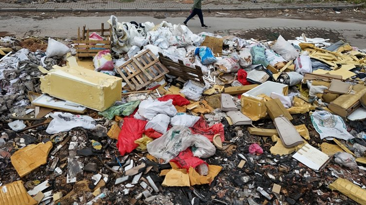 Bir İzmir klasiği: Çöp dağları!