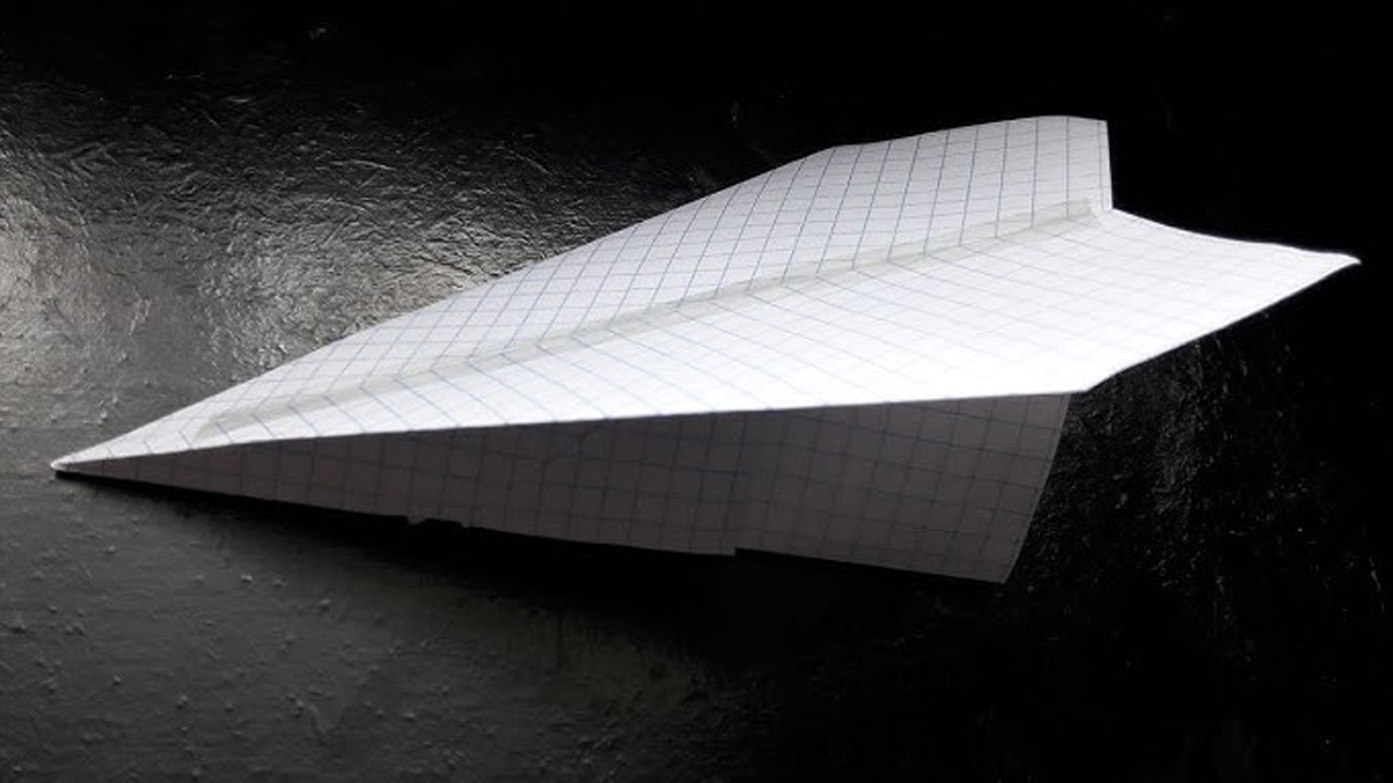 Bir kâğıt uçağı uzaydan fırlatırsanız ne olur? Şaşırtıcı sonuç