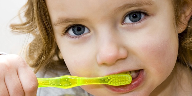 Bir kaza anında çocuğunuz dişlerini çarptığında ne yapmalısınız?