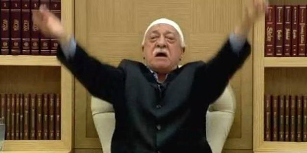 Bir kez daha yaşandı! Oğlunun peşini bırakmayan FETÖ mahrem imamını döverek kovaladı