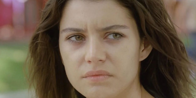 Bir kişi çıkıp da ‘Otur oturduğun yerde’ diyemedi mi! Erdoğan’a küfredene Erdoğan’cılıkla suçlananların fuarında ödül!