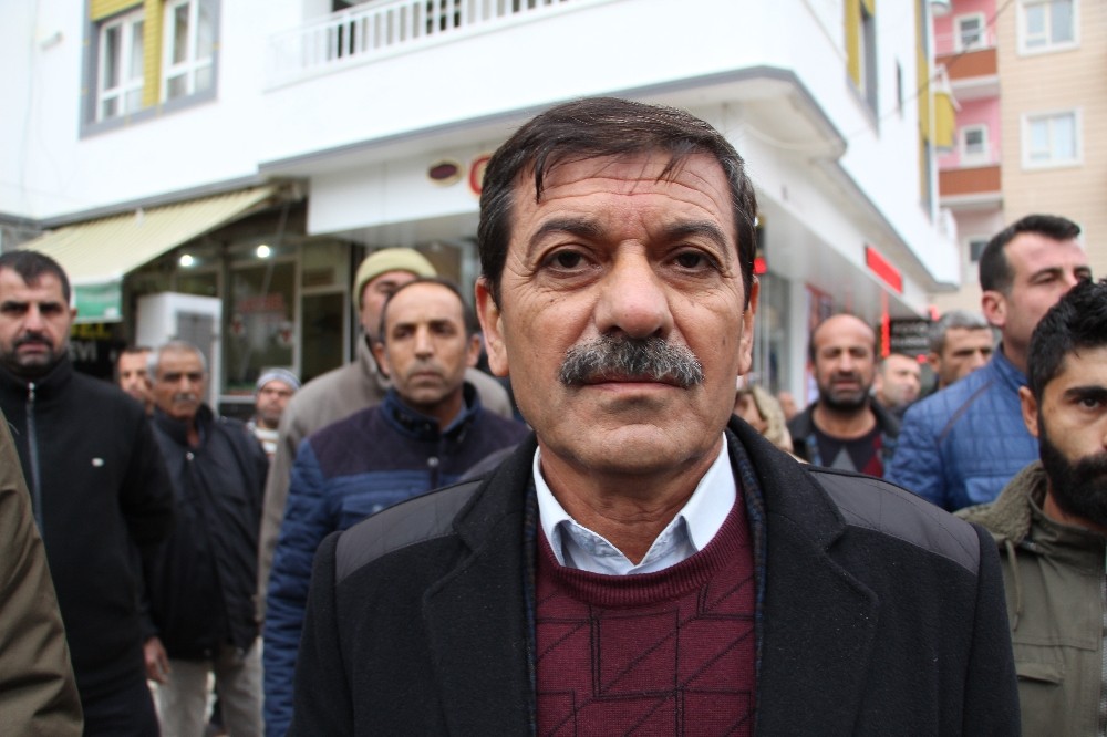 Bir köy diken üstünde 