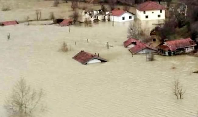 Bir köy sular altında kaldı