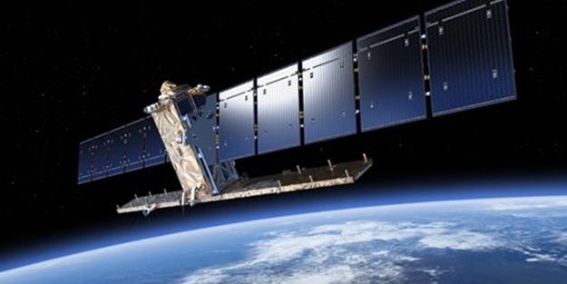 Bir milimetrelik taş, uyduda koca bir göçüğe neden oldu