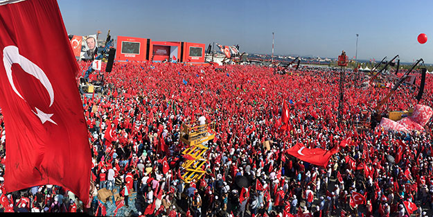 Bir millet kıyamda!