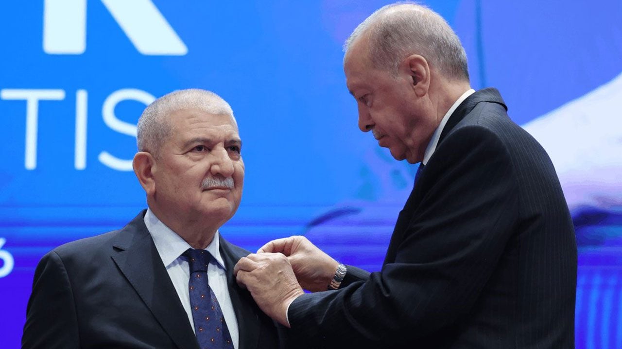 Bir milletvekili daha AK Parti'ye katıldı