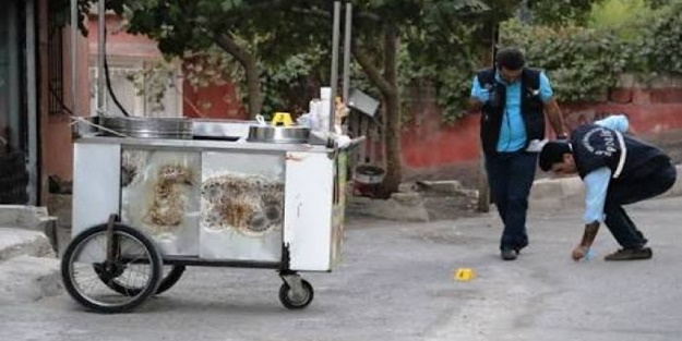 Bir mısıra bir can! Mısırı beğenmeyince seyyar satıcıyı...