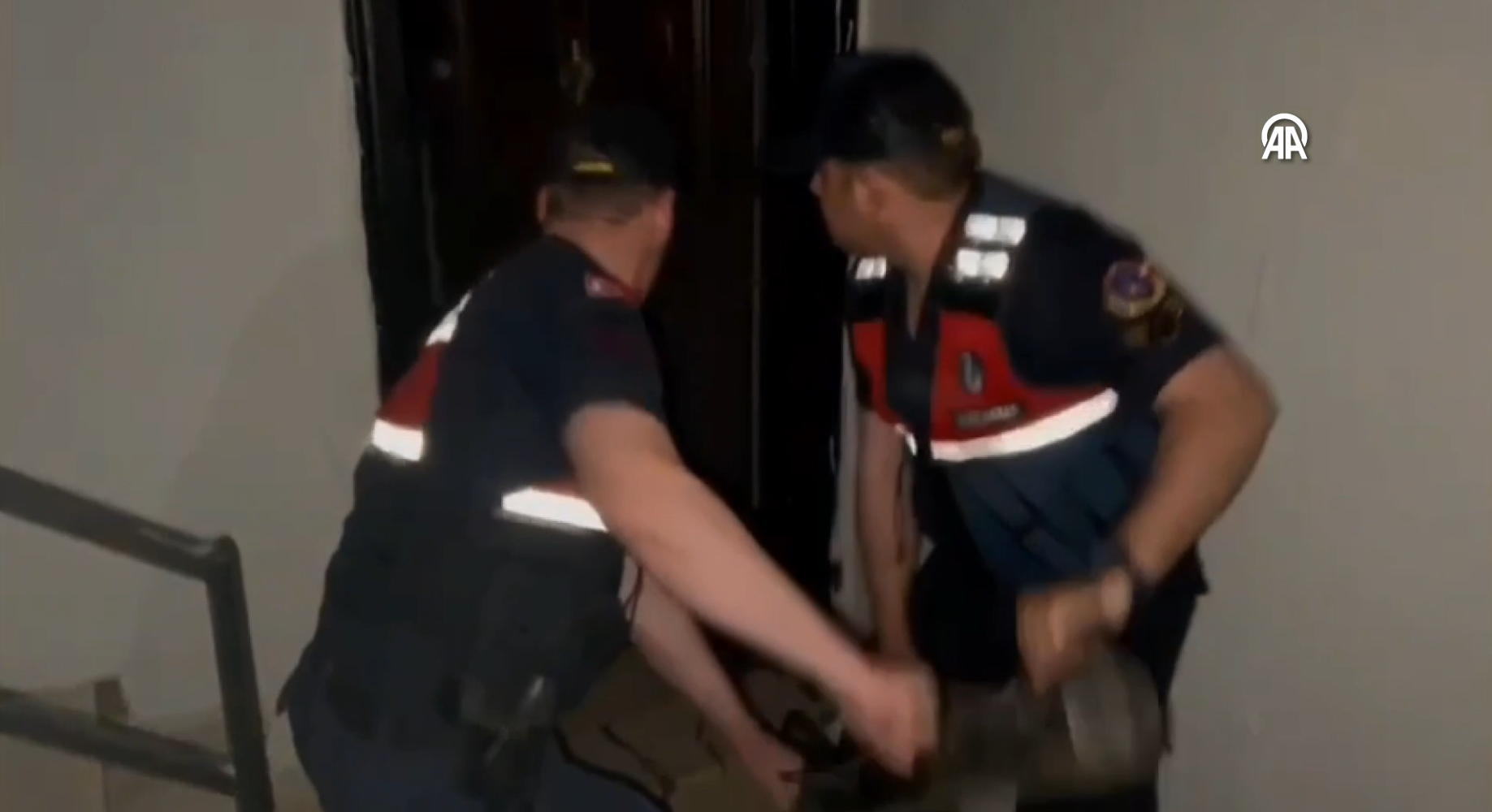 Bir örgüt daha çökertildi! 10 kişi yakalandı... Biri tam suç makinesi!