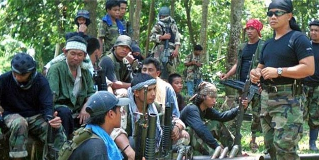 Bir rehineyi daha serbest bıraktılar