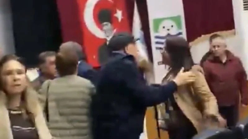 Bir seçim yapmayı beceremiyorlar! Atatürkçü dernek üyeleri birbirine girdi