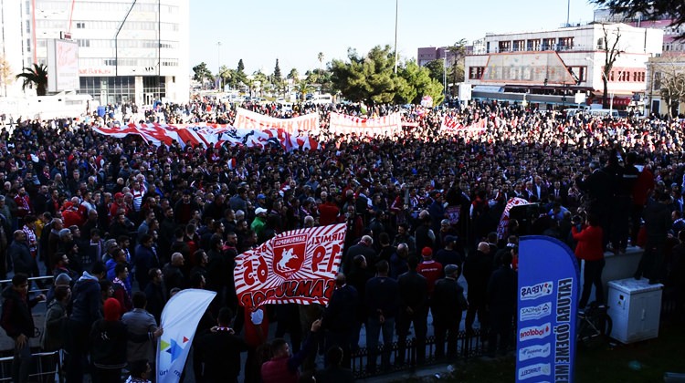 Bir şehir böyle ayaklandı! Binlerce kişi...