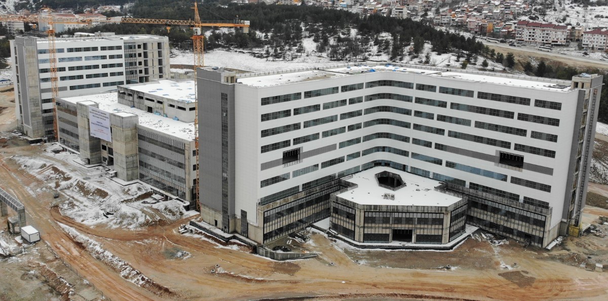 Bir şehir hastanesi daha hizmet için gün sayıyor