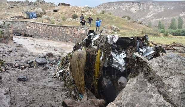 Bir sel haberi de Kars'tan! 40 ev kullanılamaz hale geldi
